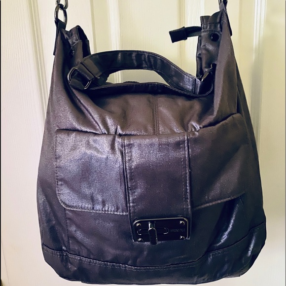 Kenneth Cole Reaction Handbags - 💋Kenneth Cole Metallic Black Tote Purses Handbags